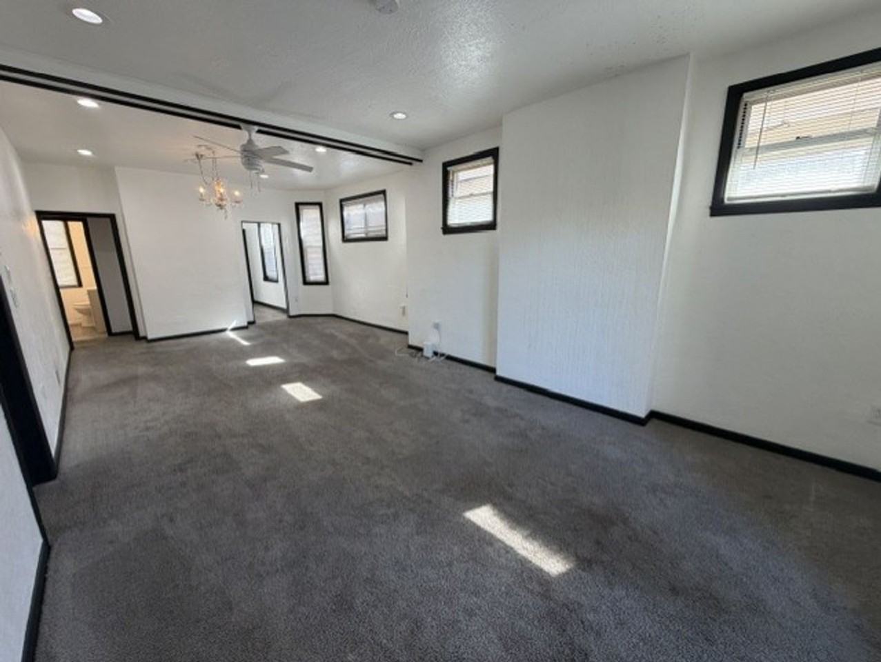 1525 Beechview Ave - Photo 5 of 30