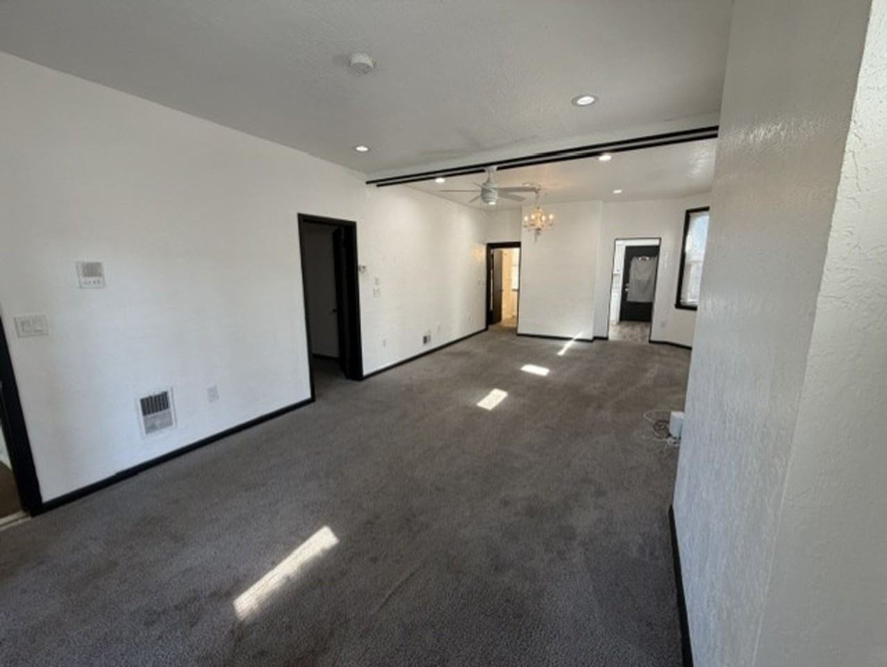 1525 Beechview Ave - Photo 6 of 30