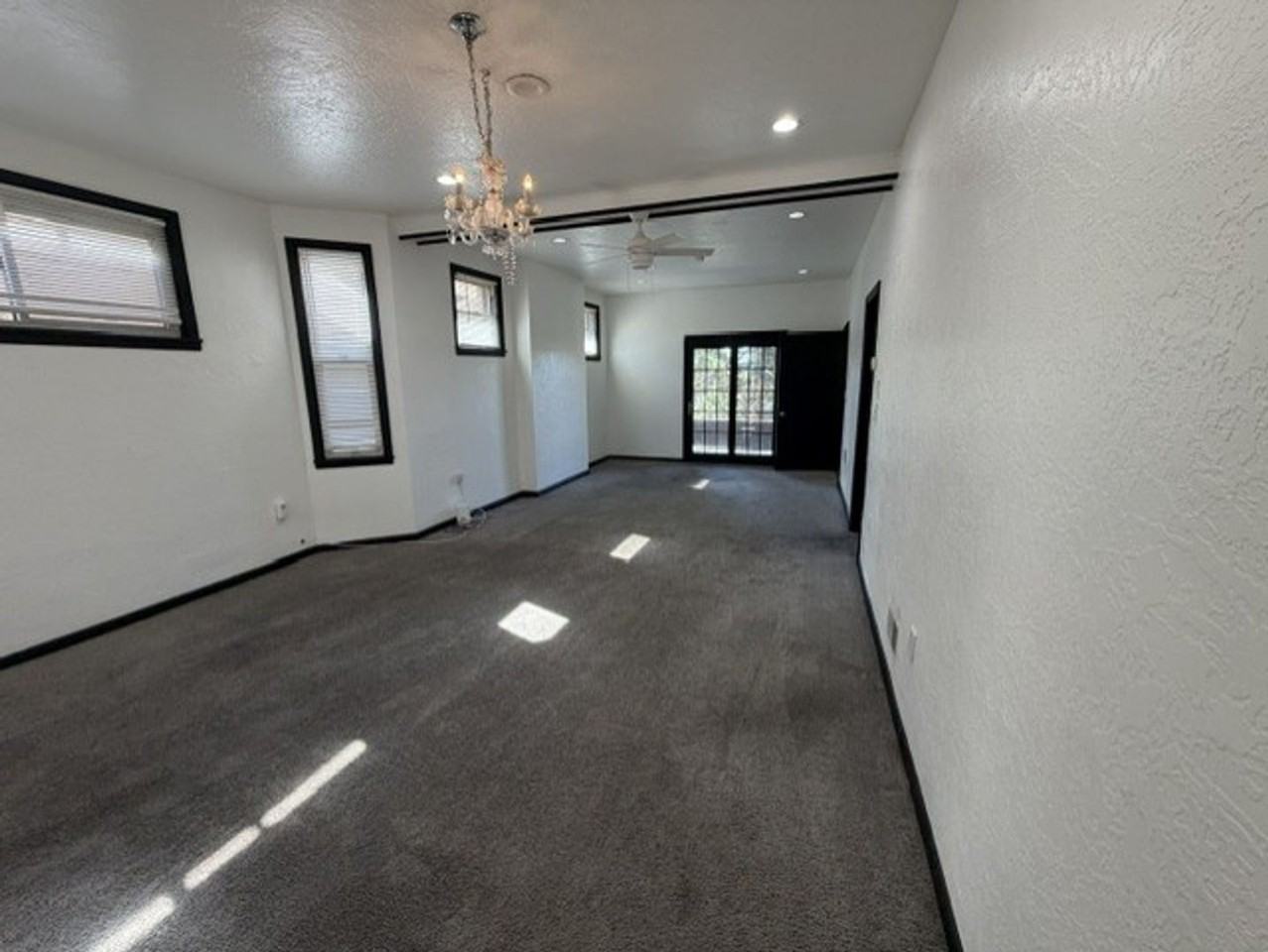1525 Beechview Ave - Photo 7 of 30