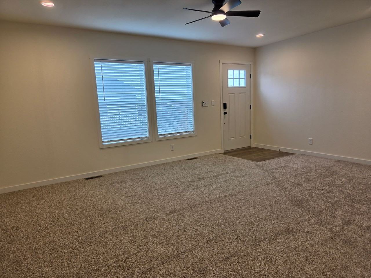 3762 Sinclair Dr - Photo 3 of 21