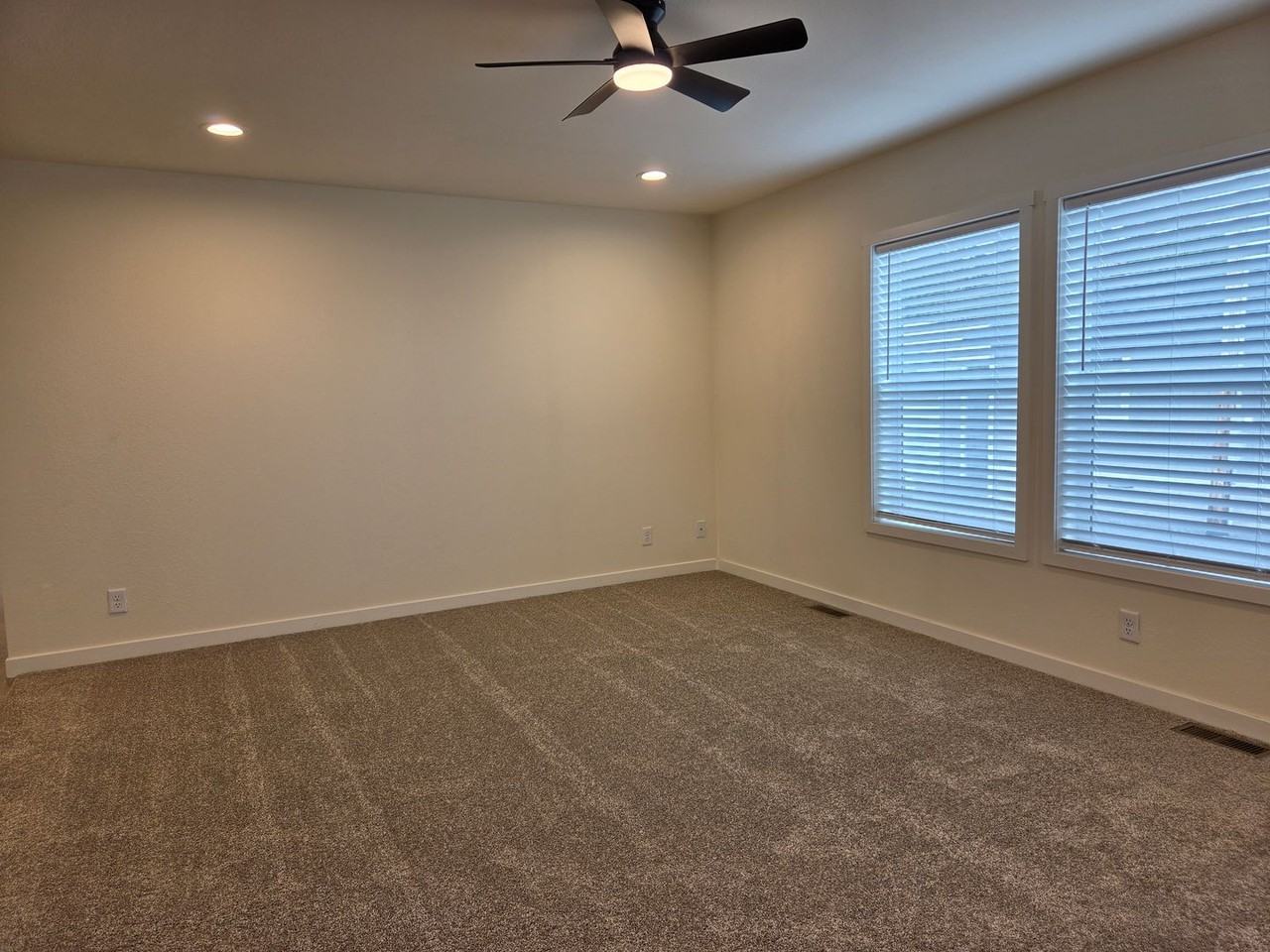 3762 Sinclair Dr - Photo 4 of 21