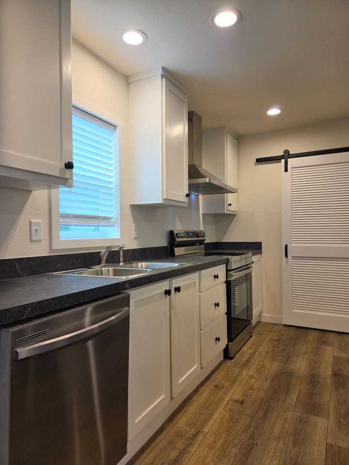3762 Sinclair Dr - Photo 6 of 21