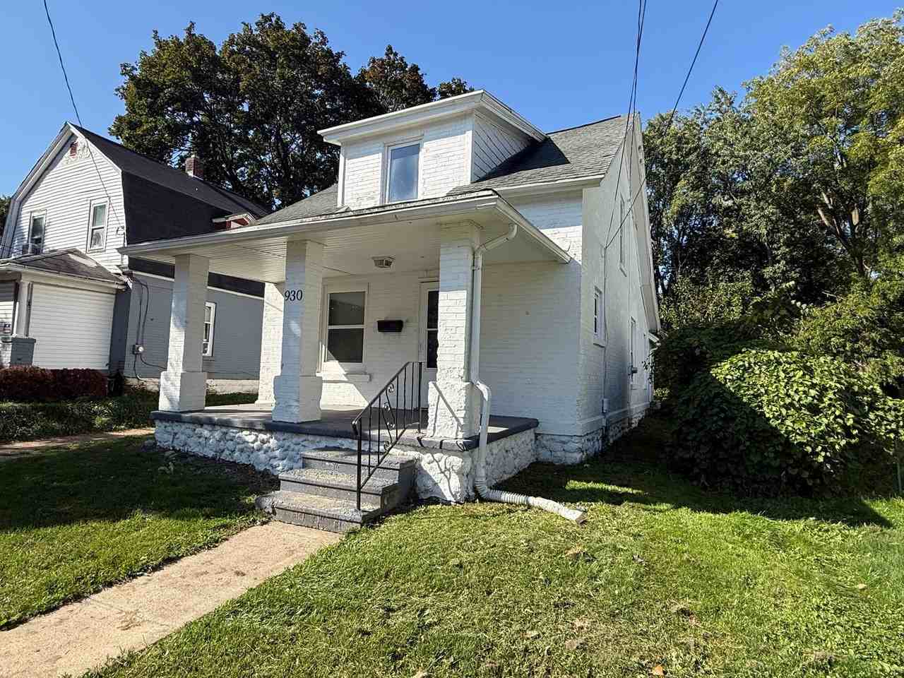 930 Backus St - Photo 2 of 24