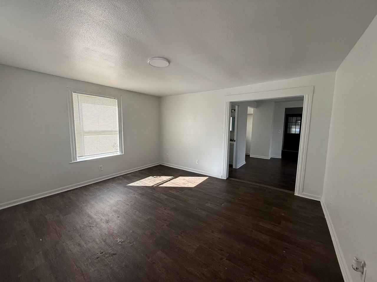 930 Backus St - Photo 4 of 24