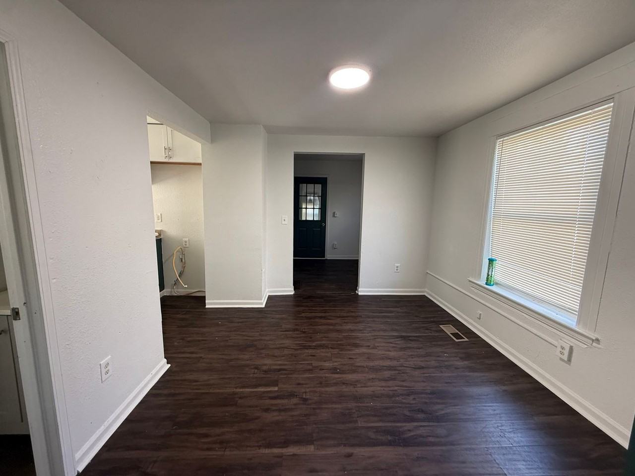 930 Backus St - Photo 6 of 24