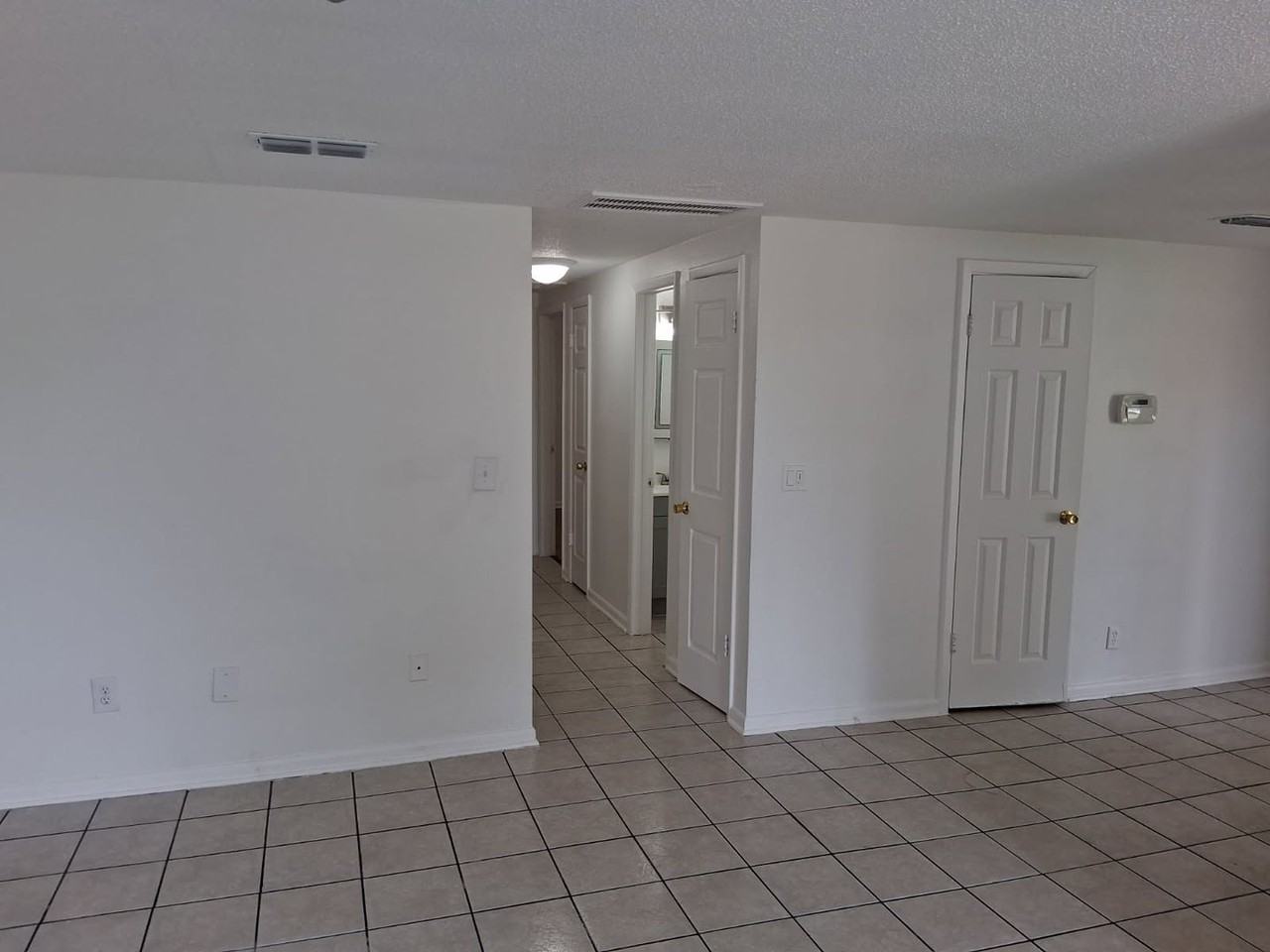 103 Hickory Ln - Photo 4 of 14
