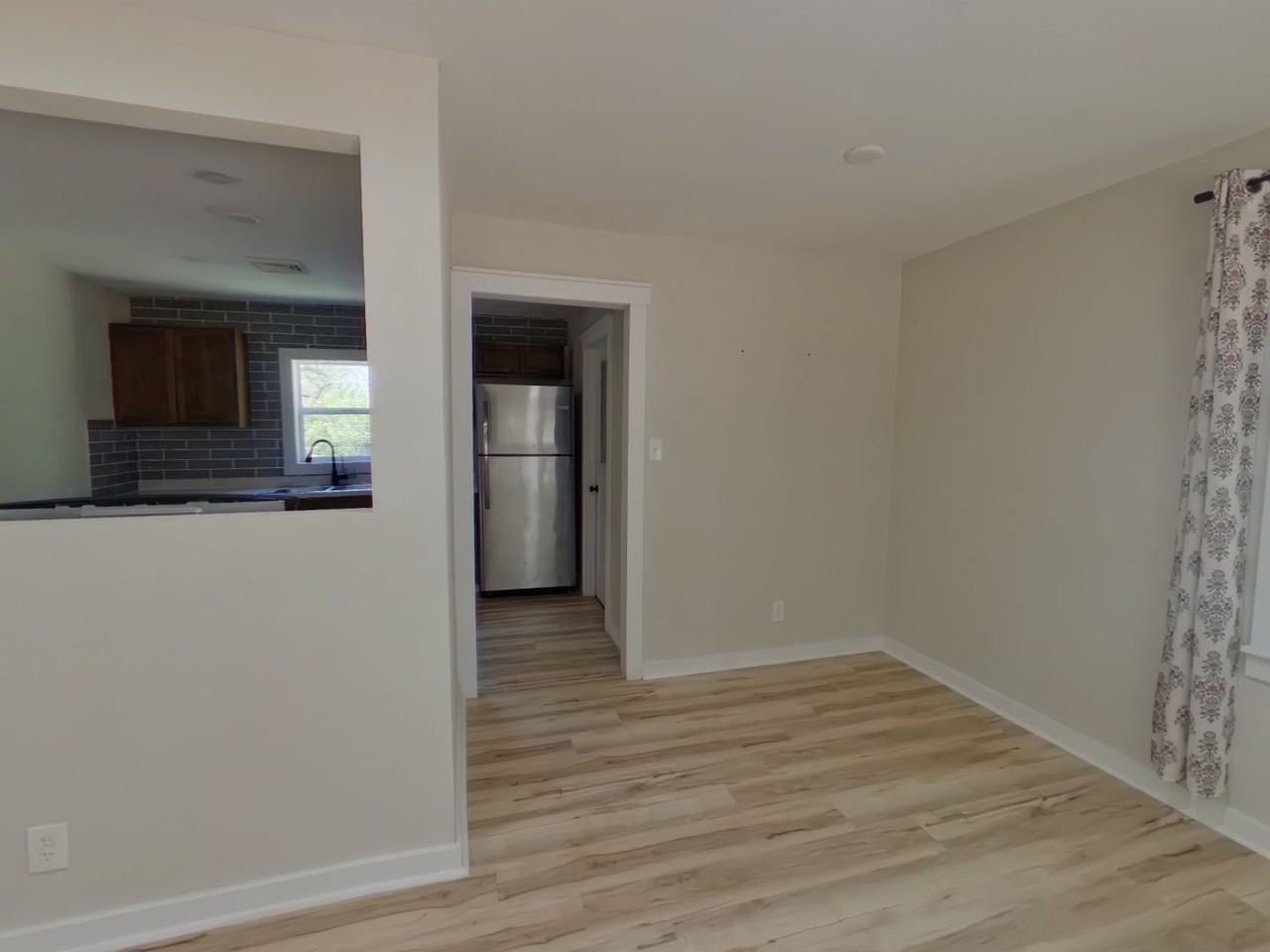 1833 N Green St - Photo 3 of 12