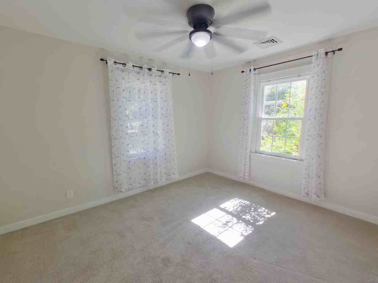 1833 N Green St - Photo 6 of 12