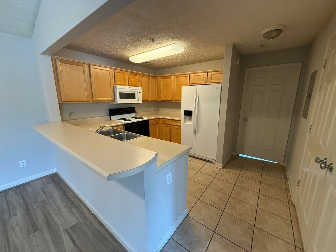1385 S Donahue Dr #3-204 - Photo 4 of 15