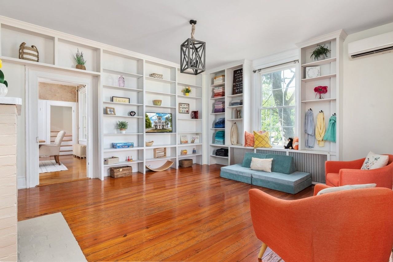 2239 Sixth St - Photo 5 of 29