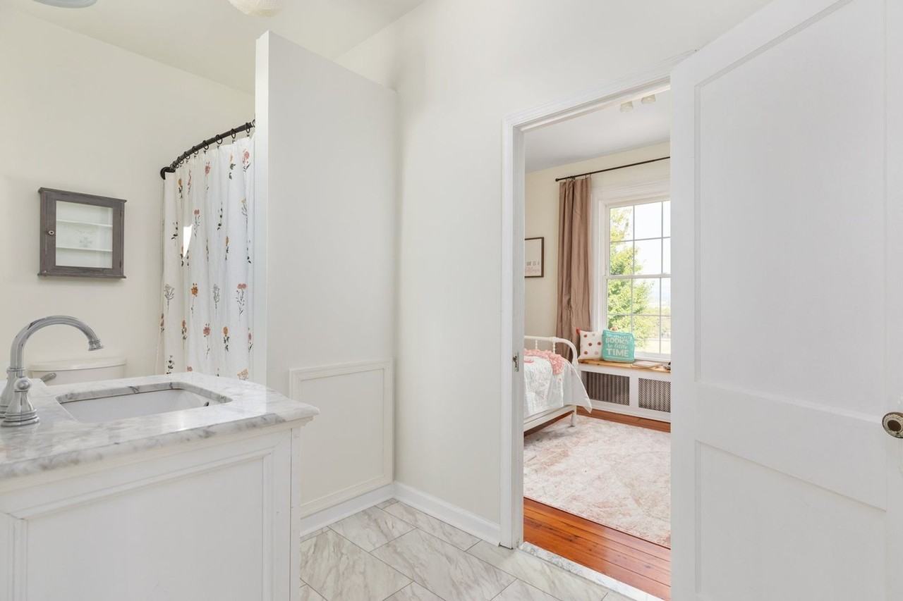 2239 Sixth St - Photo 6 of 29