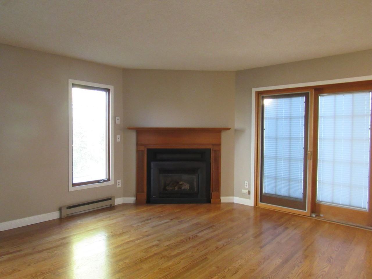 1025 Surrey Ct - Photo 6 of 29