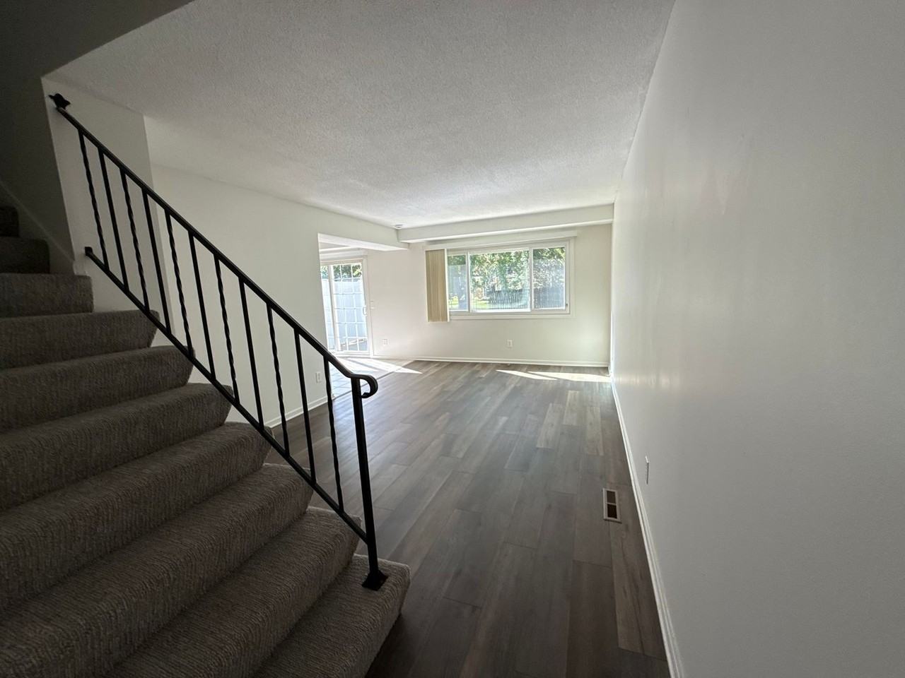 14000 Park Ave - Photo 2 of 20