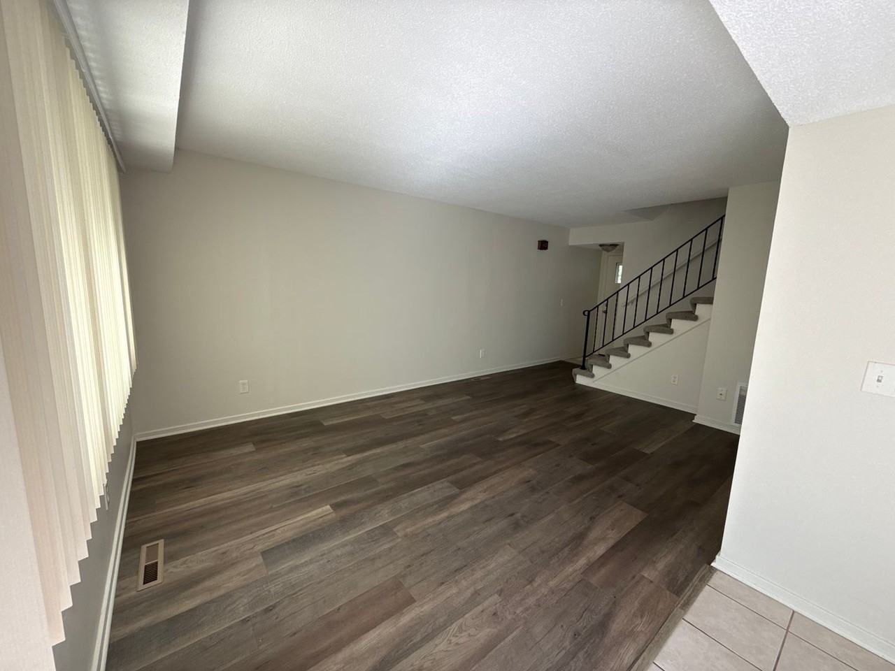 14000 Park Ave - Photo 3 of 20