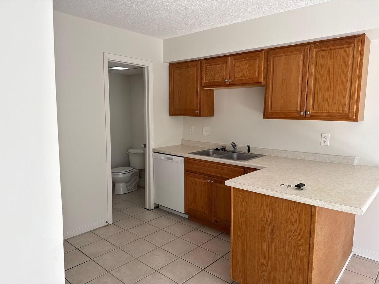 14000 Park Ave - Photo 6 of 20