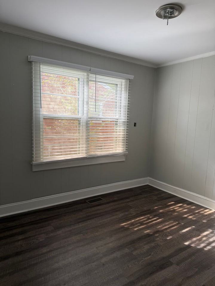 2011 Henderson Ave - Photo 7 of 12