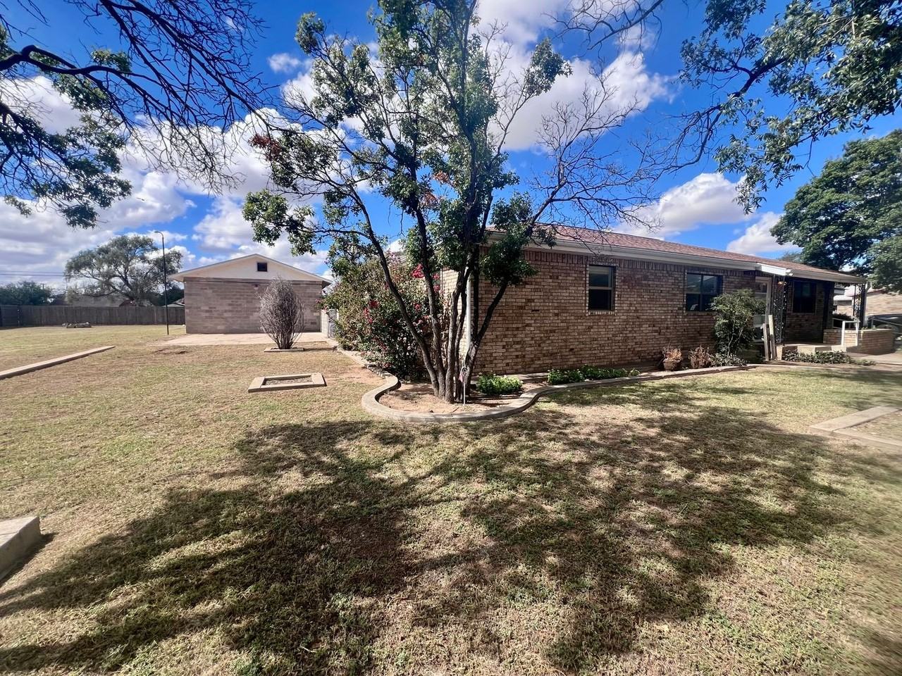 1305 S 11th St - Photo 2 of 22
