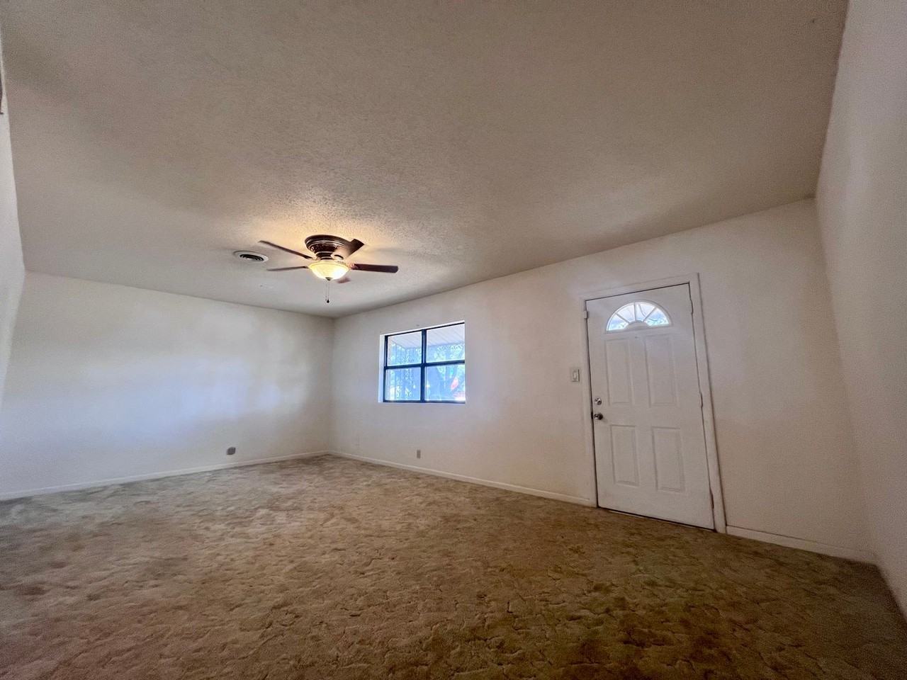 1305 S 11th St - Photo 4 of 22