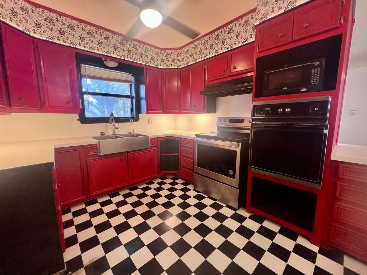 1305 S 11th St - Photo 7 of 22
