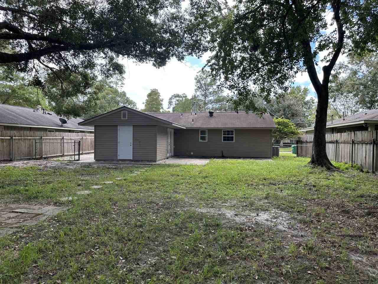 228 Martin Ln - Photo 2 of 12