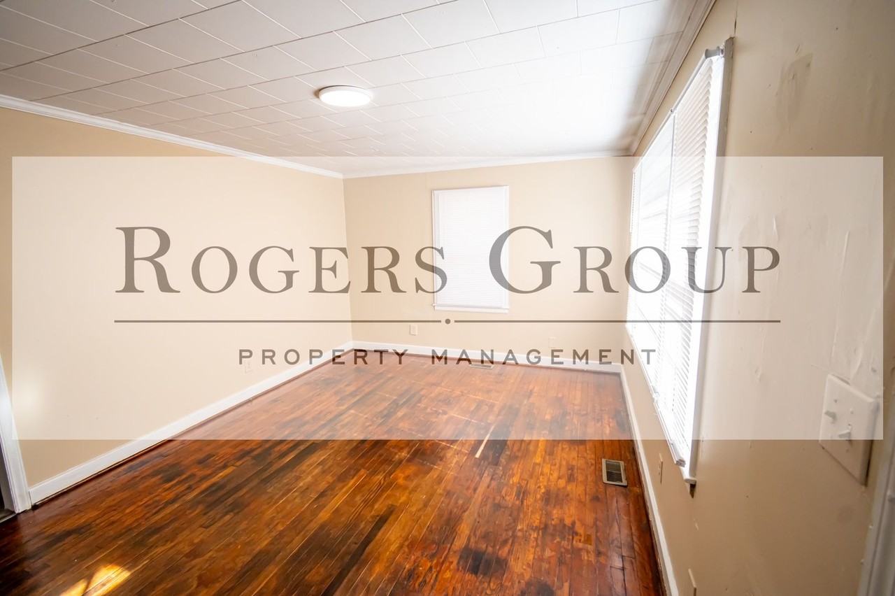954 Abbott St - Photo 2 of 9