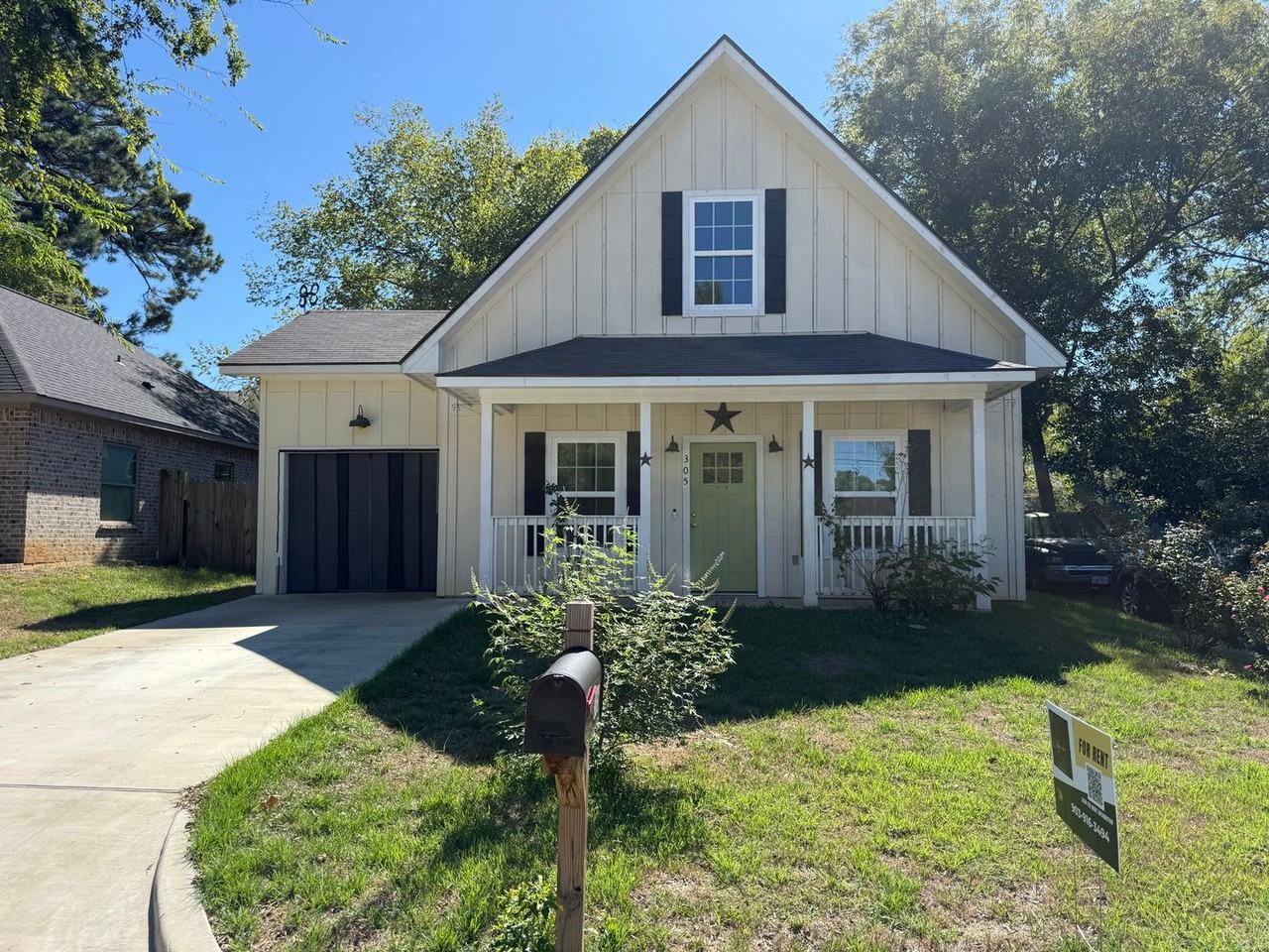 305 Maple Ave - Photo 2 of 17