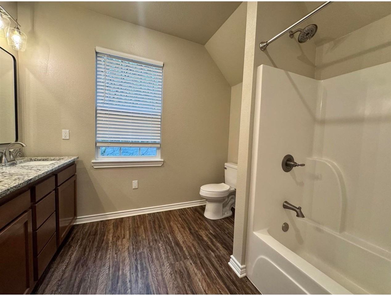 305 Maple Ave - Photo 5 of 17