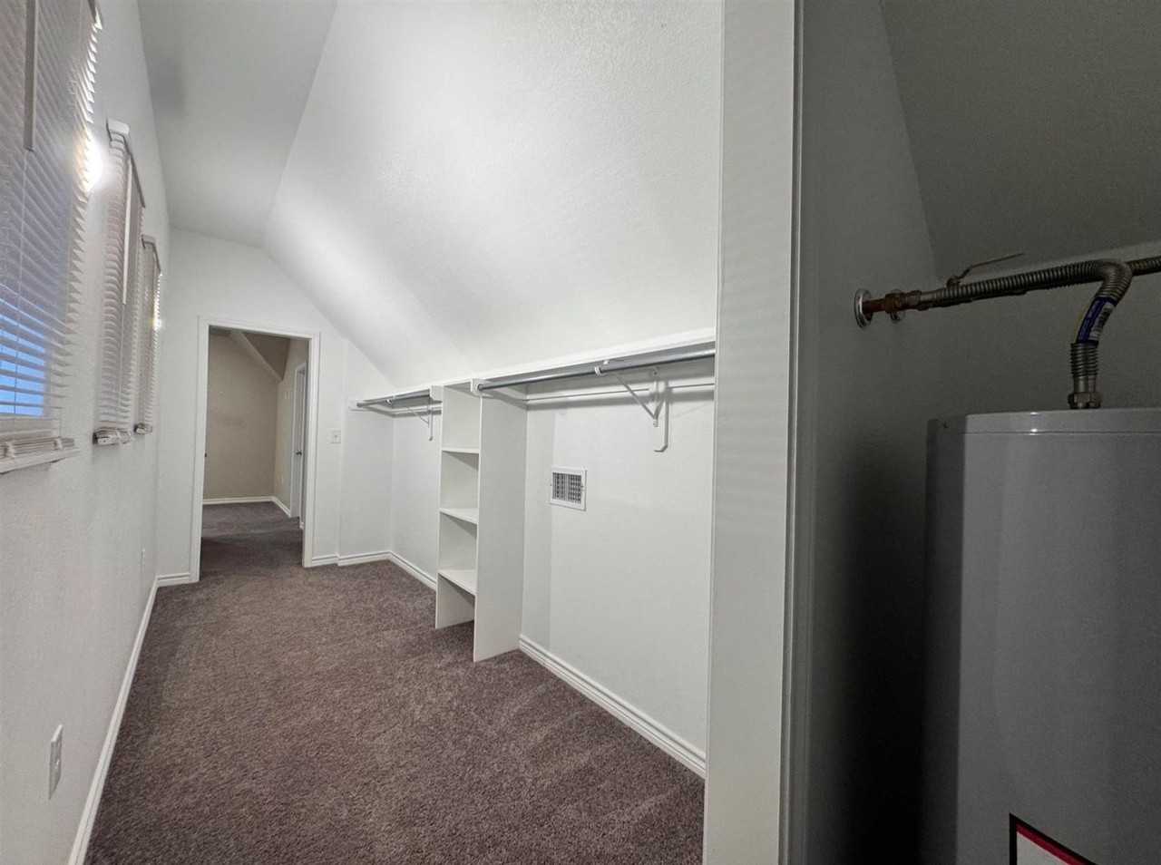305 Maple Ave - Photo 7 of 17