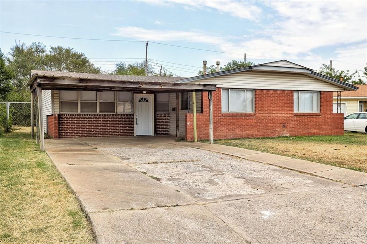 2741 Sw 60th St - Photo 2 of 26