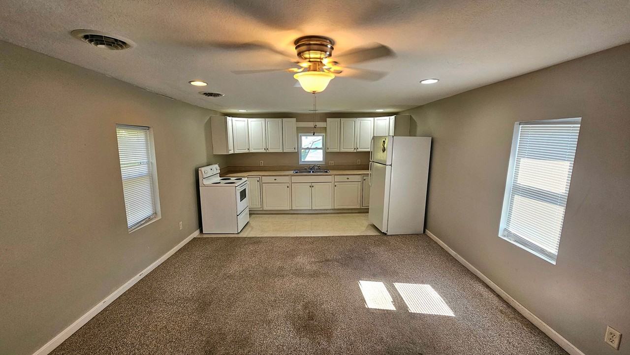 189 Markey St #B - Photo 2 of 11