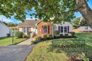 featured image of 816 Harmon Cir