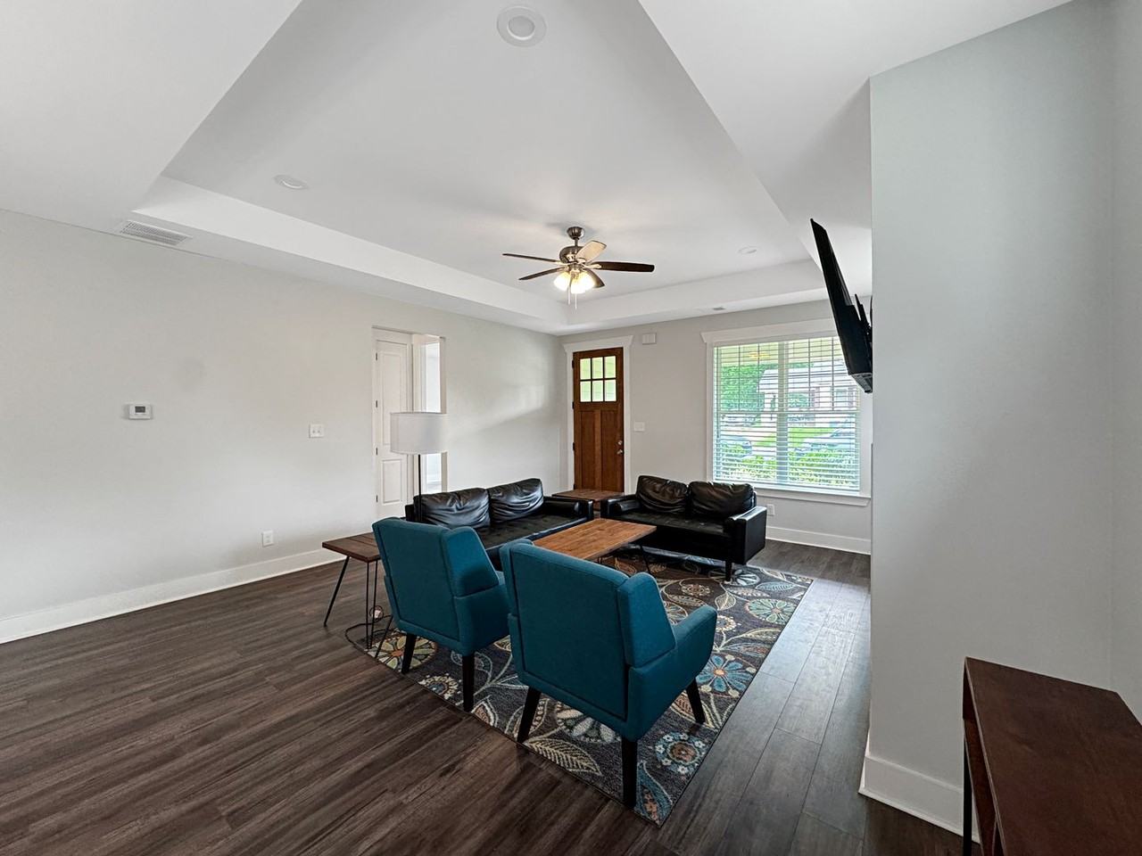 1805 Glenview Ave - Photo 5 of 31