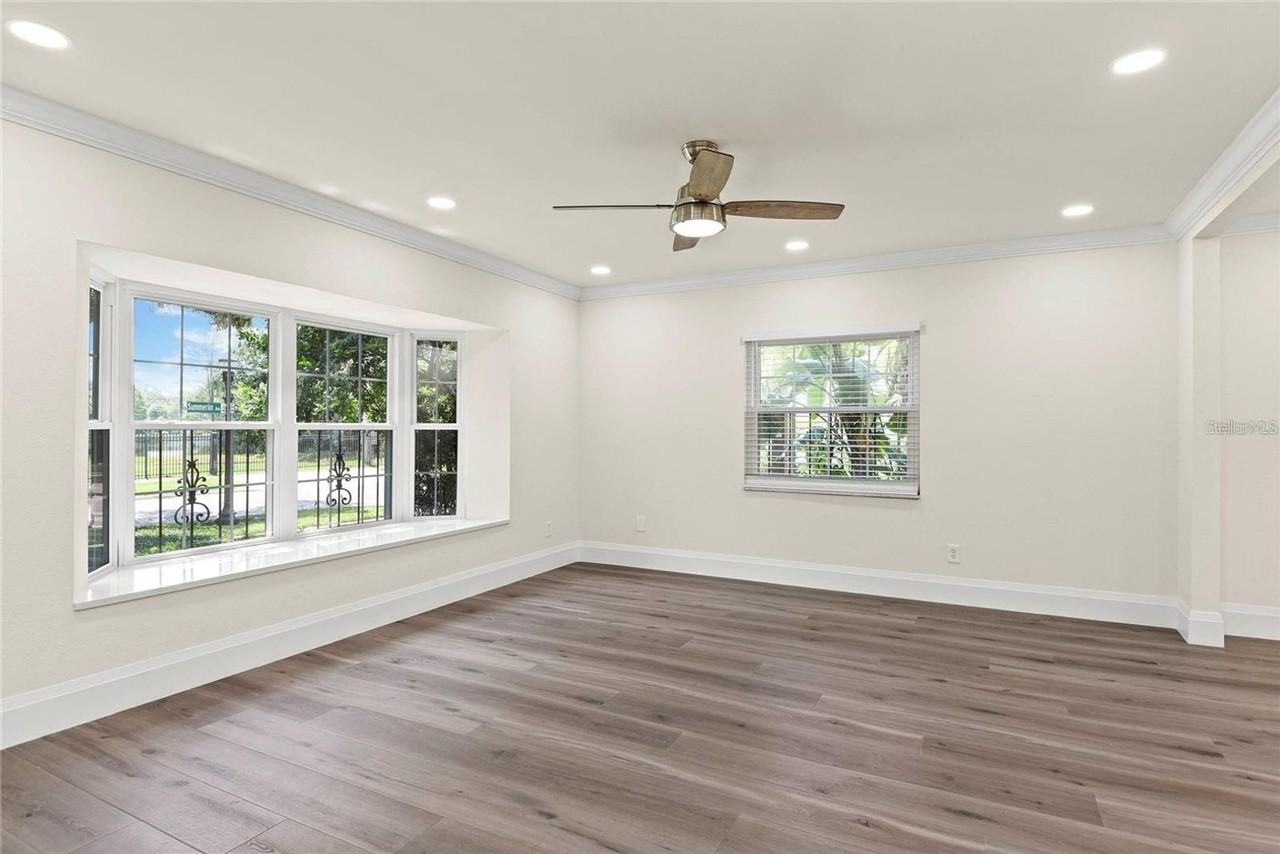 212 S Summerlin Ave - Photo 3 of 8