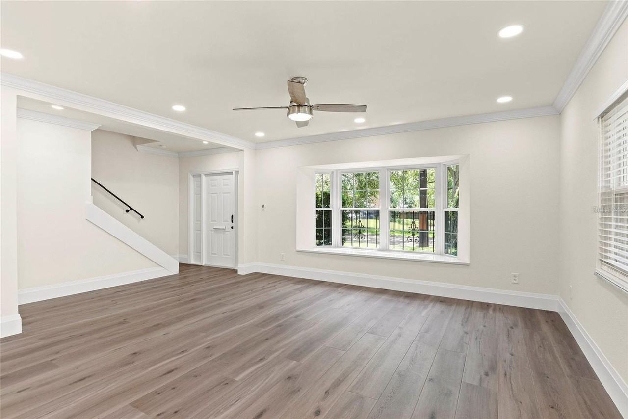 212 S Summerlin Ave - Photo 4 of 8