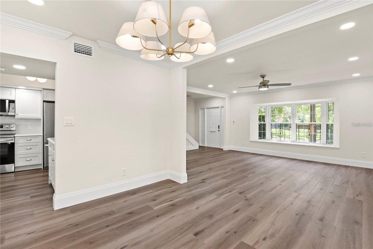 212 S Summerlin Ave - Photo 5 of 8