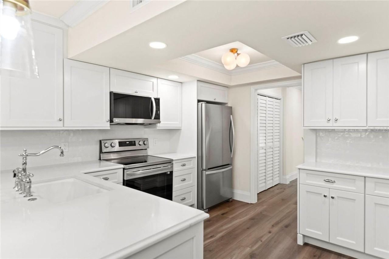 212 S Summerlin Ave - Photo 6 of 8