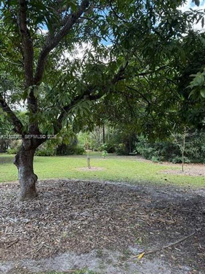 11624 Sw 93rd St #11624 - Photo 7 of 15