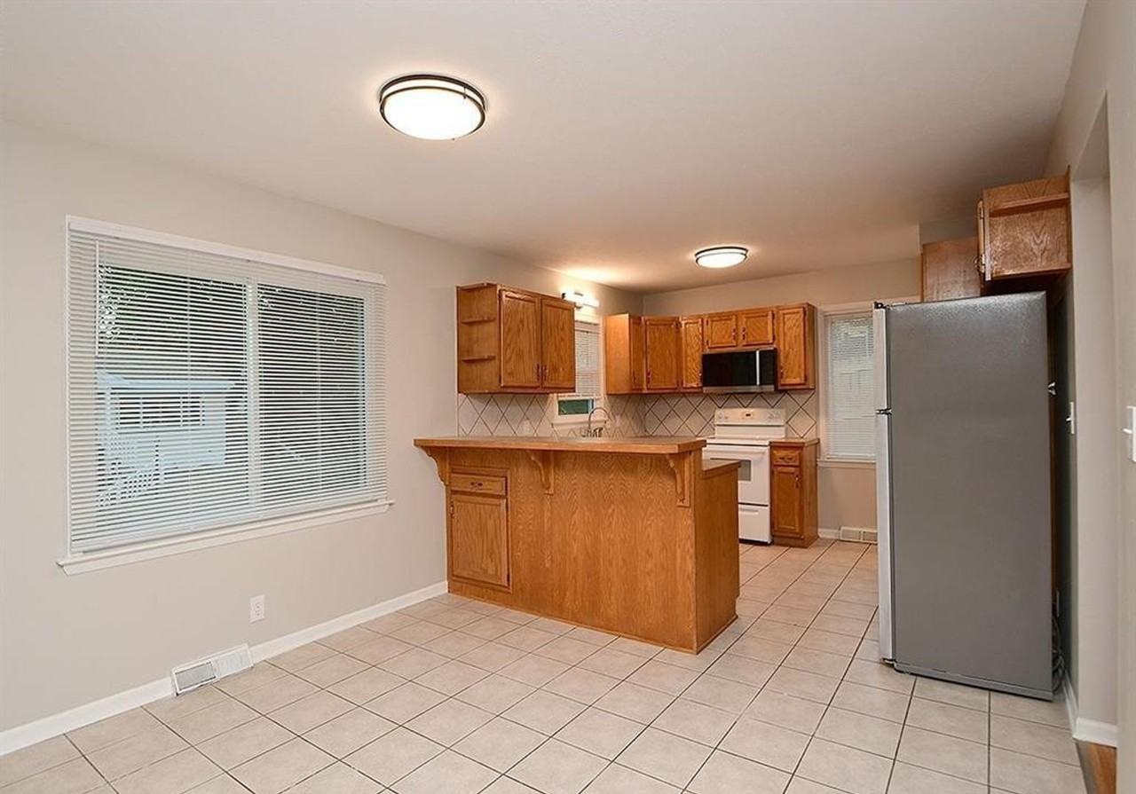 711 5th Ave - Photo 7 of 18
