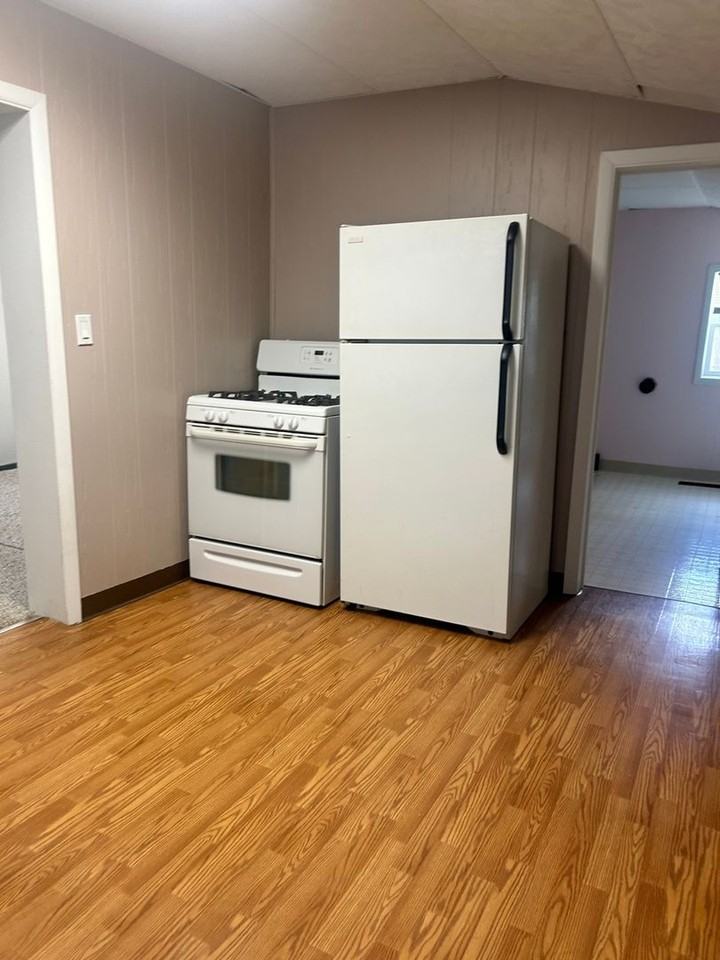 921 Fremont St - Photo 4 of 21