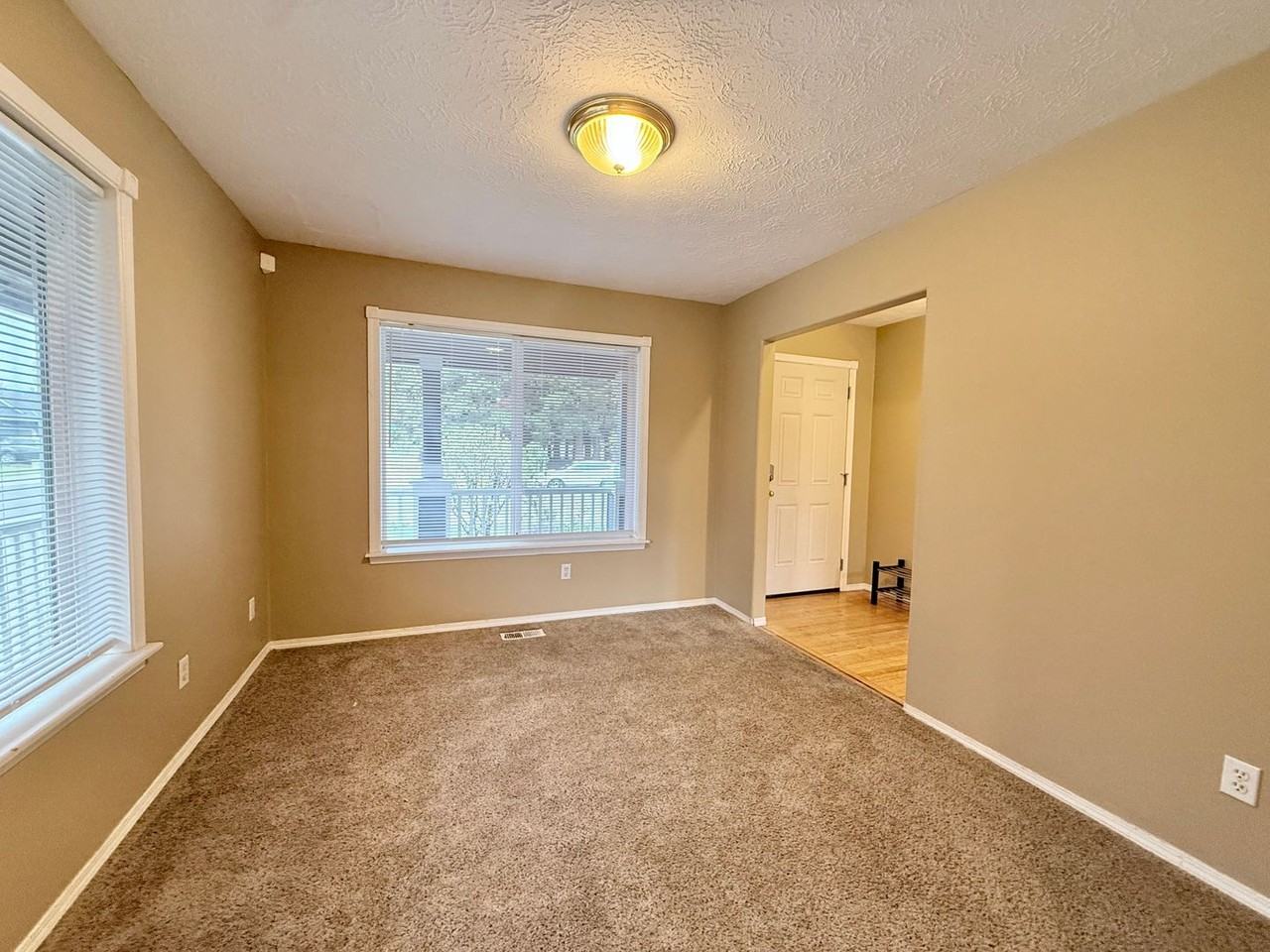 2476 Sw Wright Pl - Photo 5 of 27