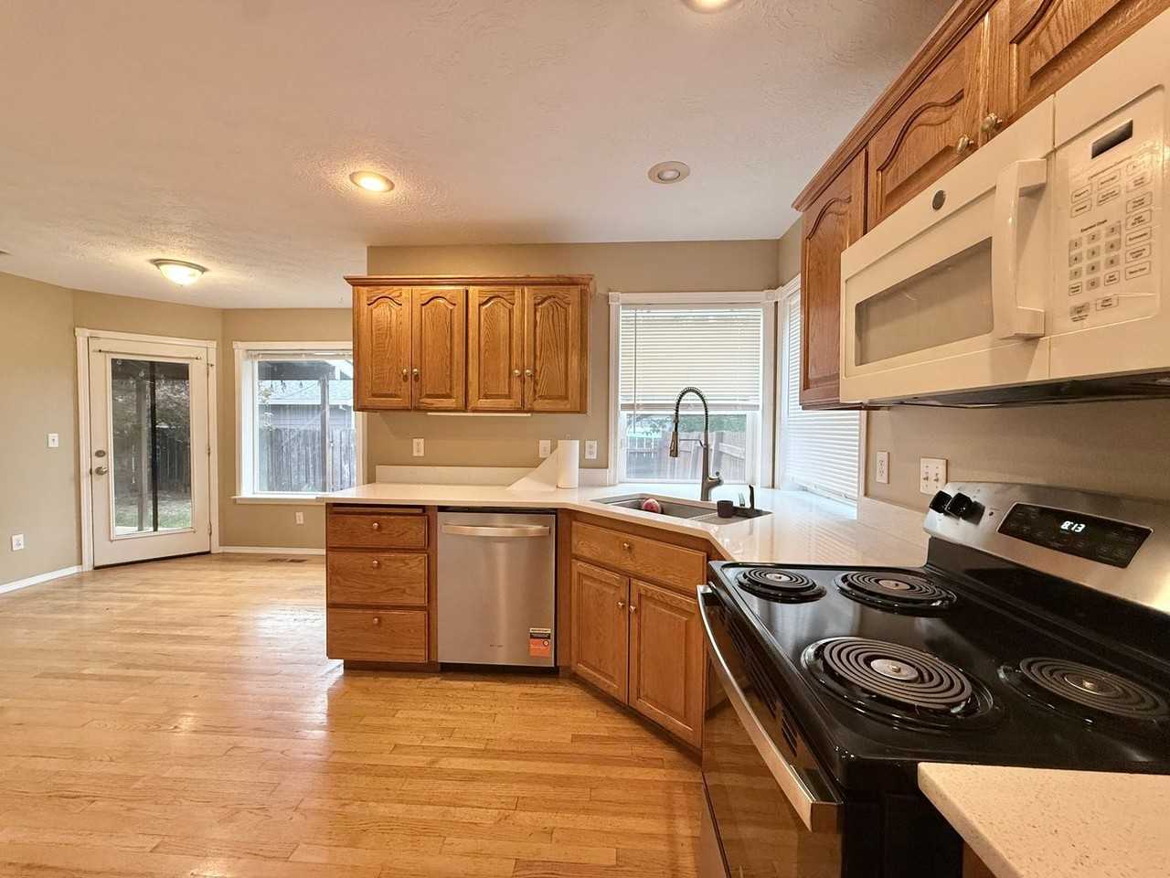 2476 Sw Wright Pl - Photo 7 of 27