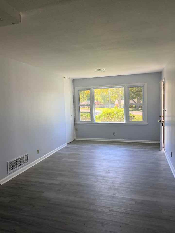 1441 Flamingo Ln - Photo 3 of 15