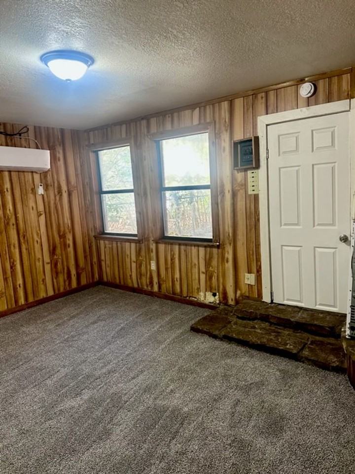 739 Se 40th St - Photo 2 of 10