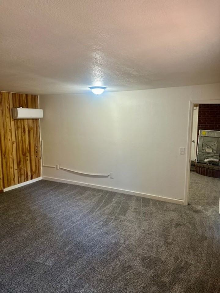 739 Se 40th St - Photo 3 of 10