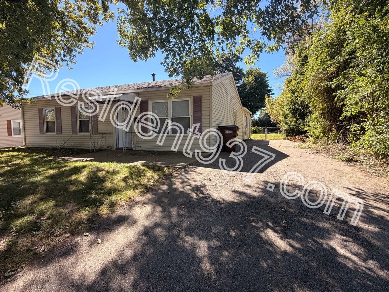 1405 Ironwood Dr - Photo 2 of 18