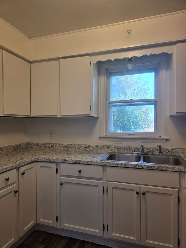 20270 Oak St - Photo 5 of 22