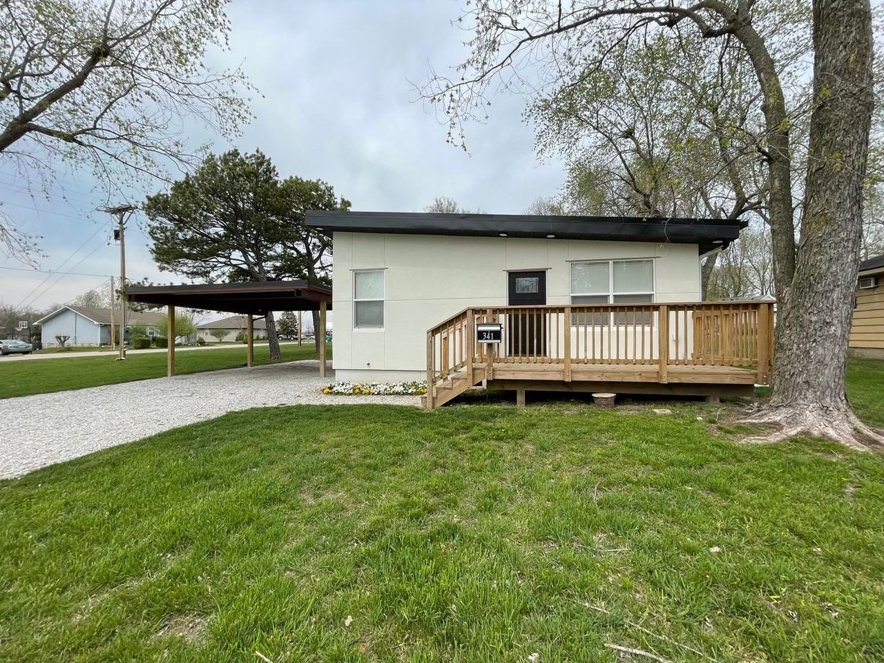 341 W Summit St - Photo 6 of 45