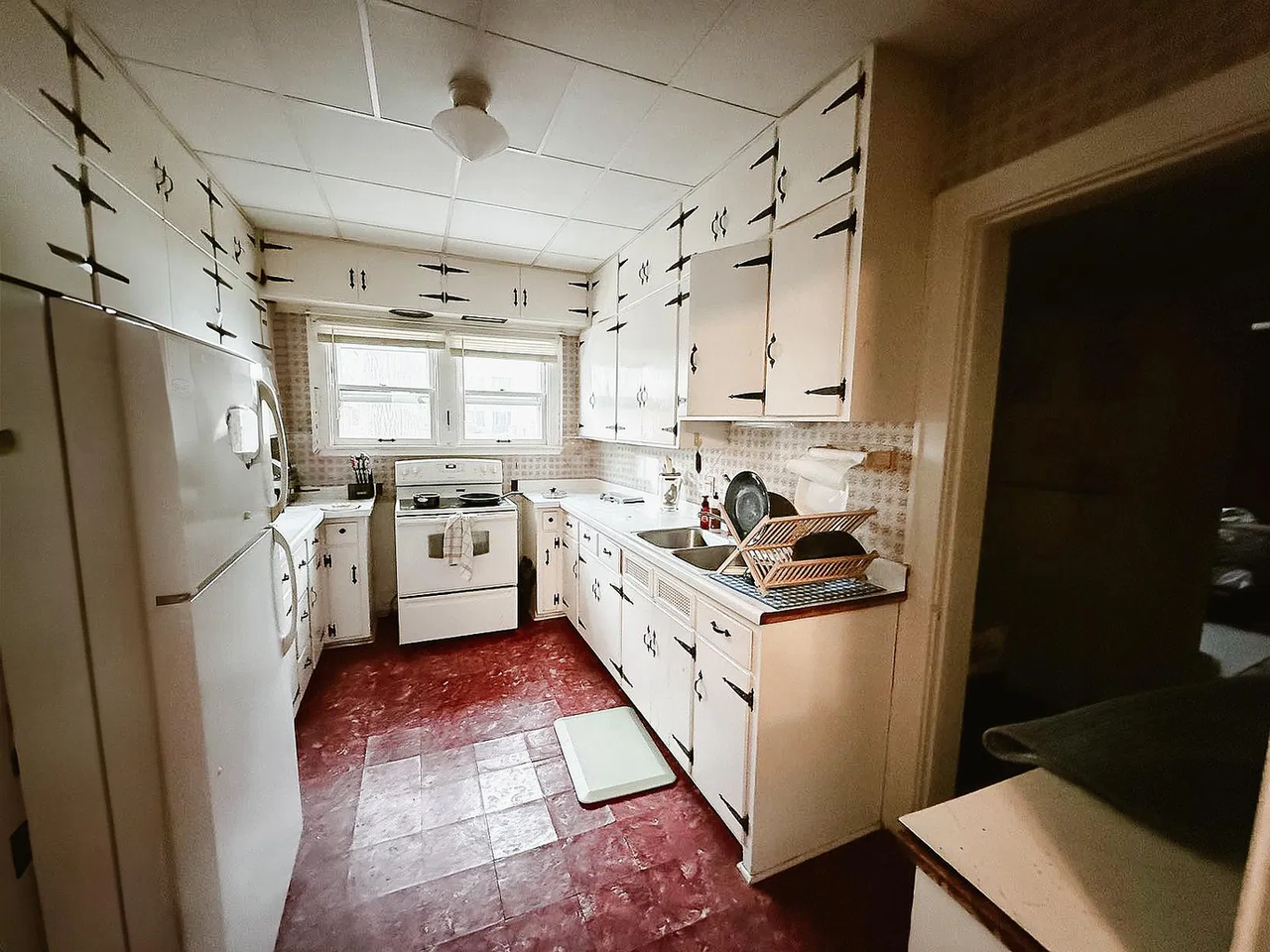 134 Lake St - Photo 4 of 13