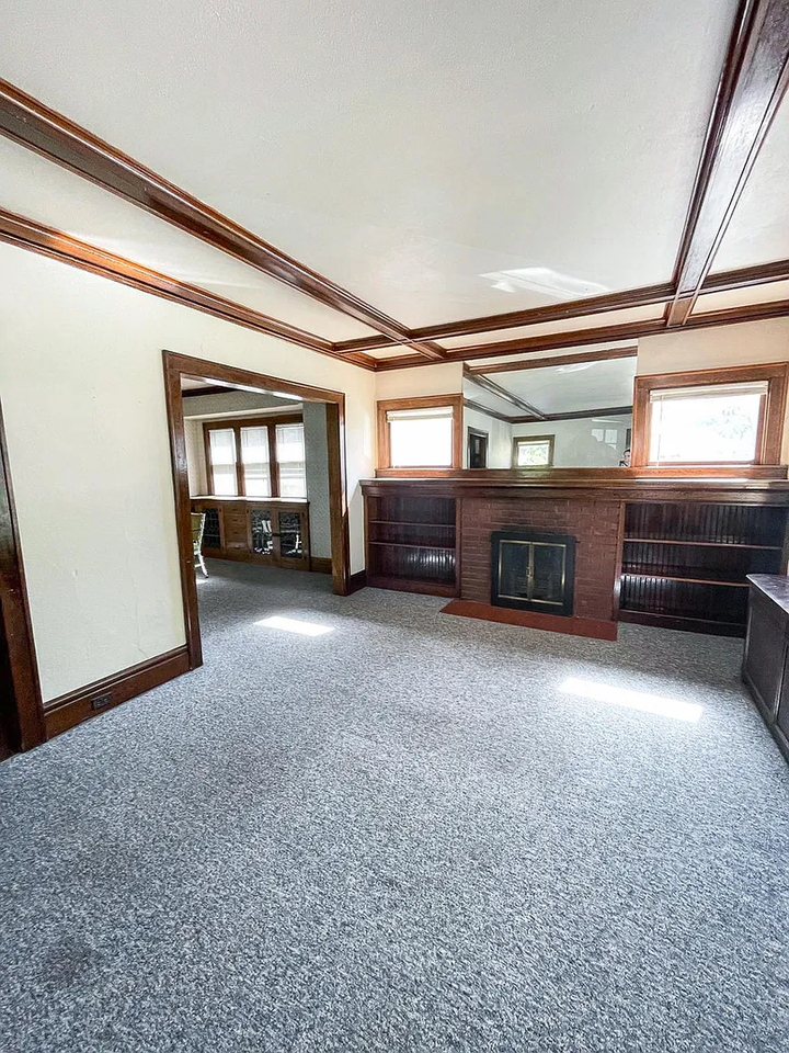 134 Lake St - Photo 5 of 13
