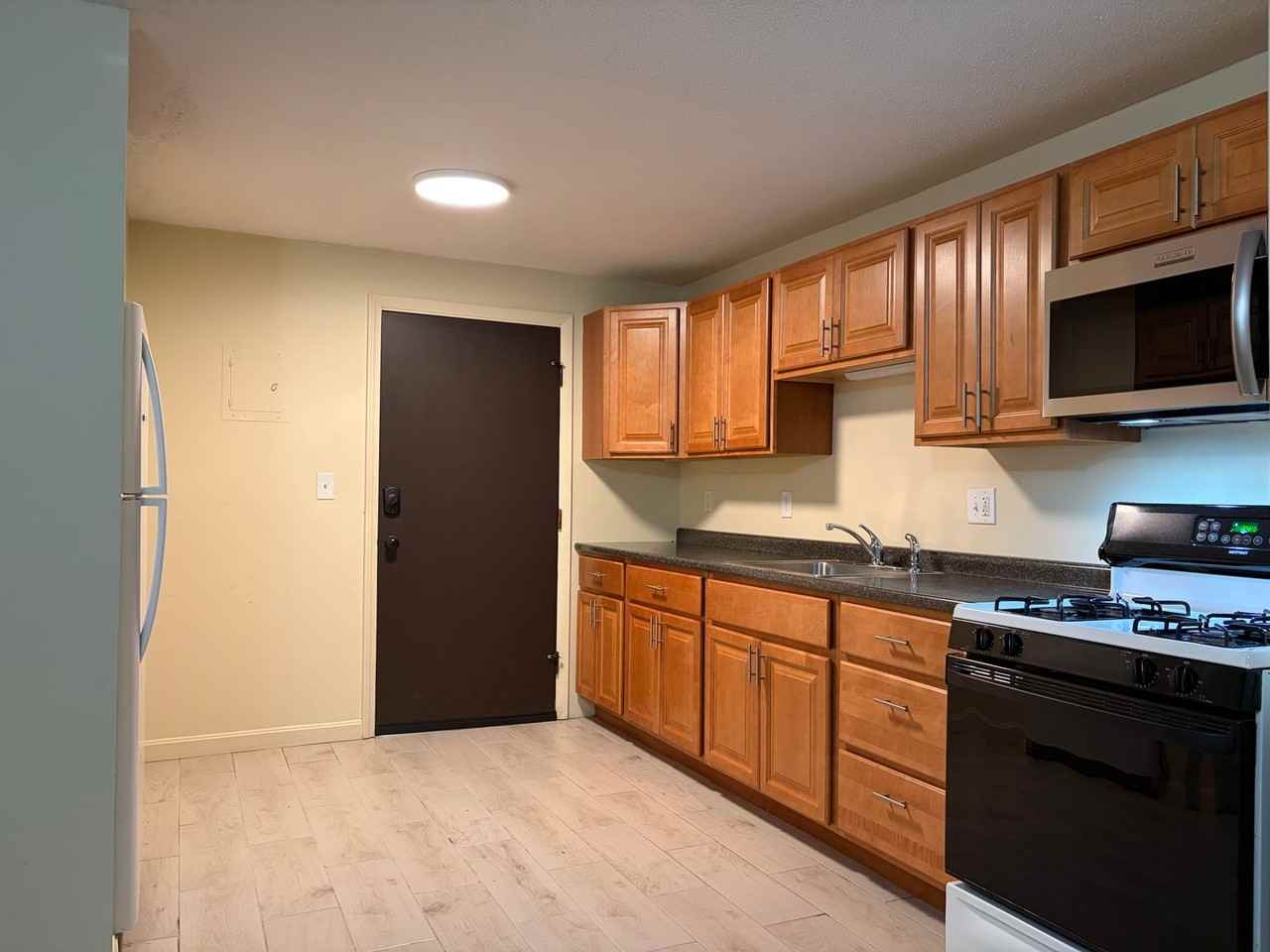 81 Fisherville Road - Photo 3 of 20